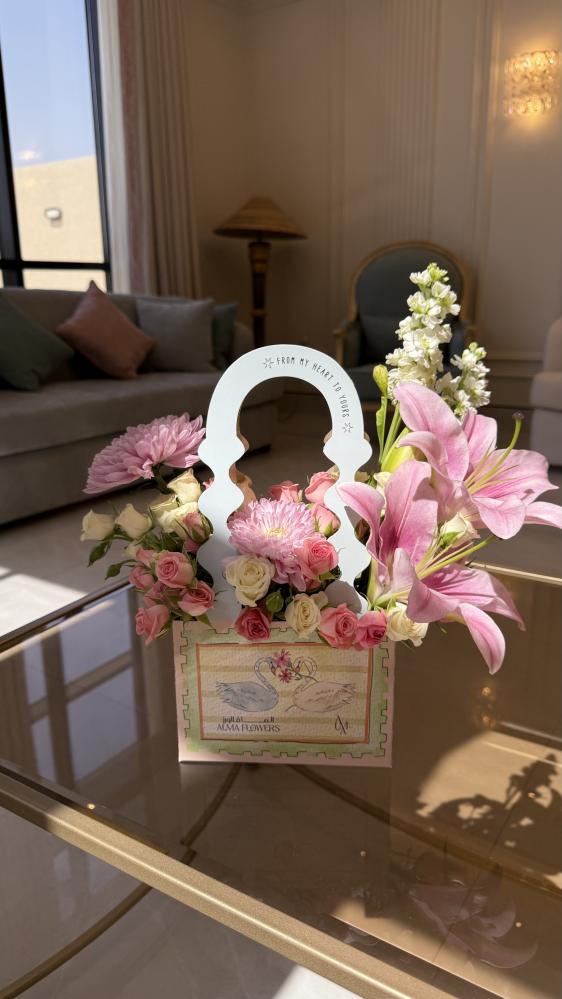 بوكس ورد لوف بيردز - lovebirds flower box
