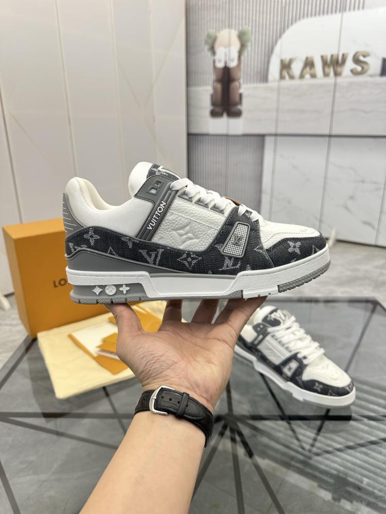 حذاء سنيكر لويس فيتون ترينر LV Trainer للجنسين