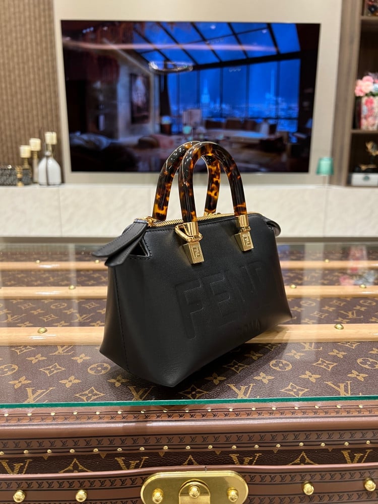 فندي باي ذا وي مقاس 20.5cm