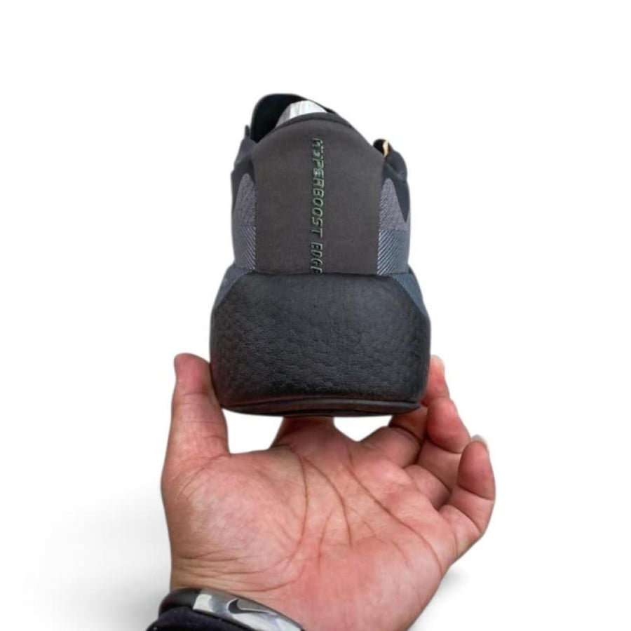 حذاء اديداس هايبربوست إيدج Adidas Hyperboost Edg رمادي واسود للجنسين