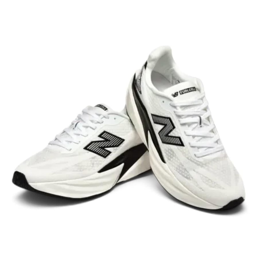 حذاء نيوبالانس فيول سيل ريبيل في 5 (New Balance FuelCell Rebel v5) ابيض واسود للجنسين