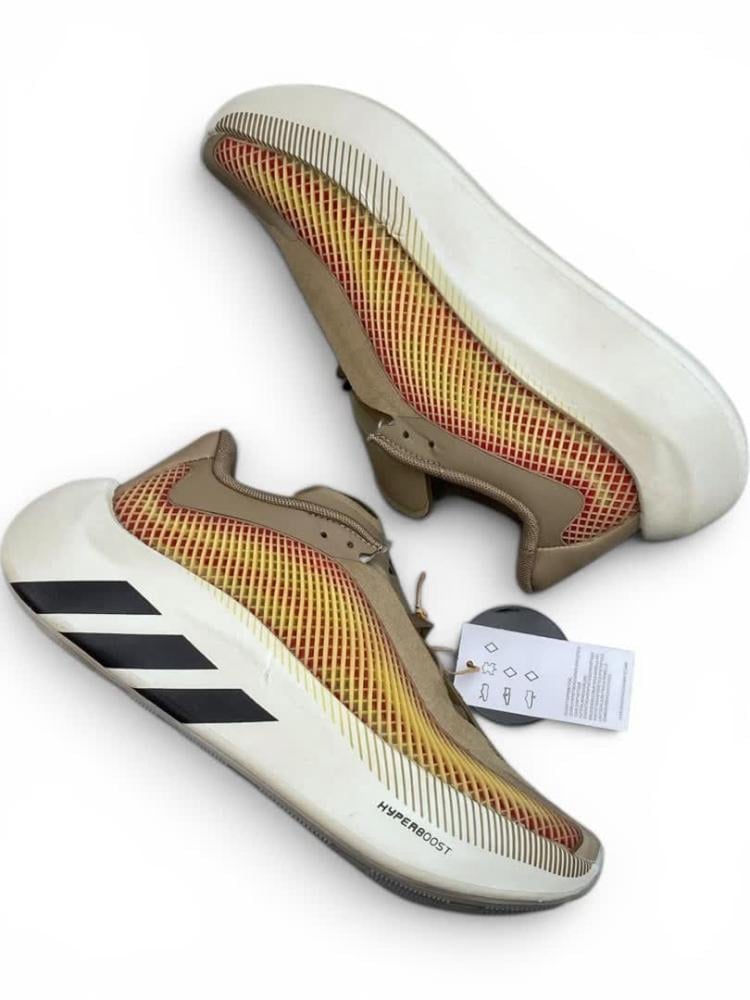حذاء اديداس هايبربوست إيدج  Adidas Hyperboost Edg بيج مع اصفر للجنسين