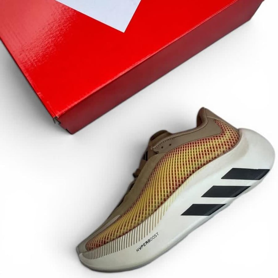 حذاء اديداس هايبربوست إيدج  Adidas Hyperboost Edg بيج مع اصفر للجنسين