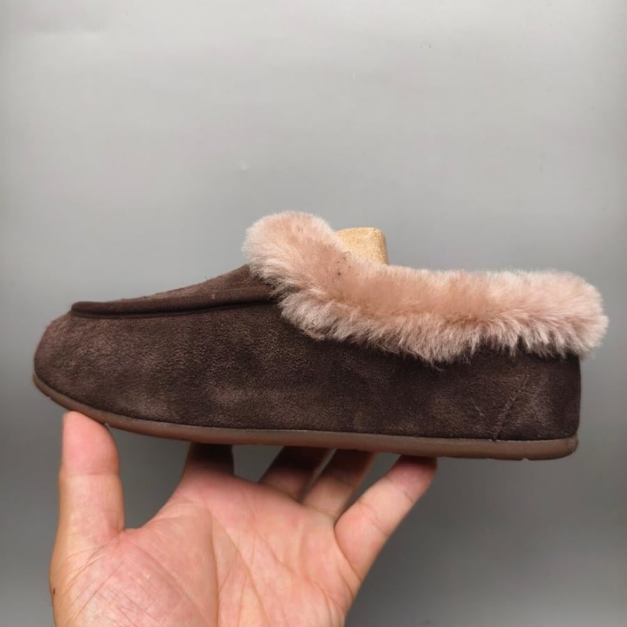 سليبر UGG شتوي باللون البني الغامق
