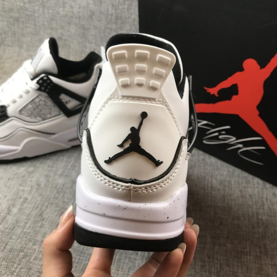 Air Jordan 4 Retro