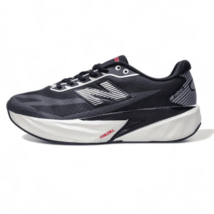 حذاء نيوبالانس فيول سيل ريبيل في 5 (New Balance FuelCell Rebel v5) اسود وابيض للجنسين