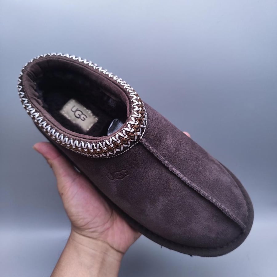 سليبر UGG شتوي لون بني غامق