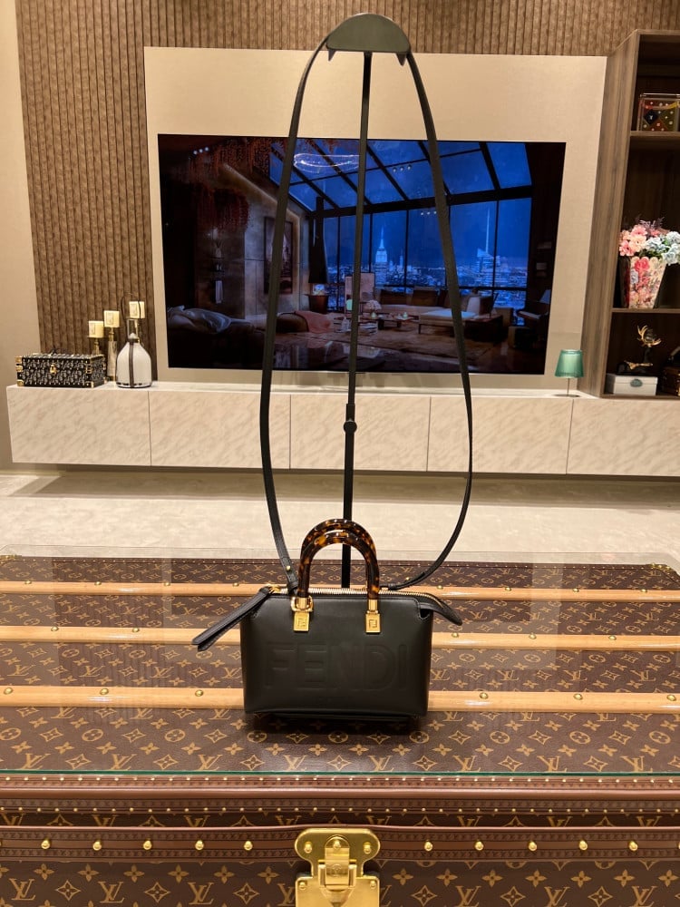فندي باي ذا وي مقاس 20.5cm