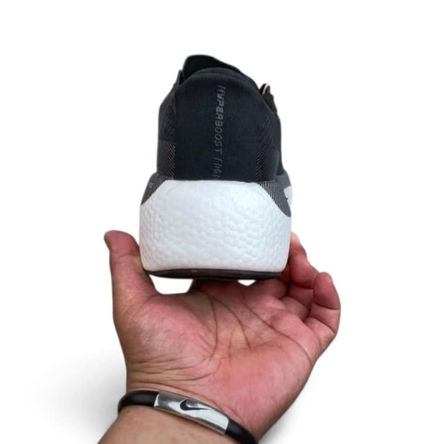 حذاء اديداس هايبربوست إيدج  Adidas Hyperboost Edg اسود وابيض للجنسين