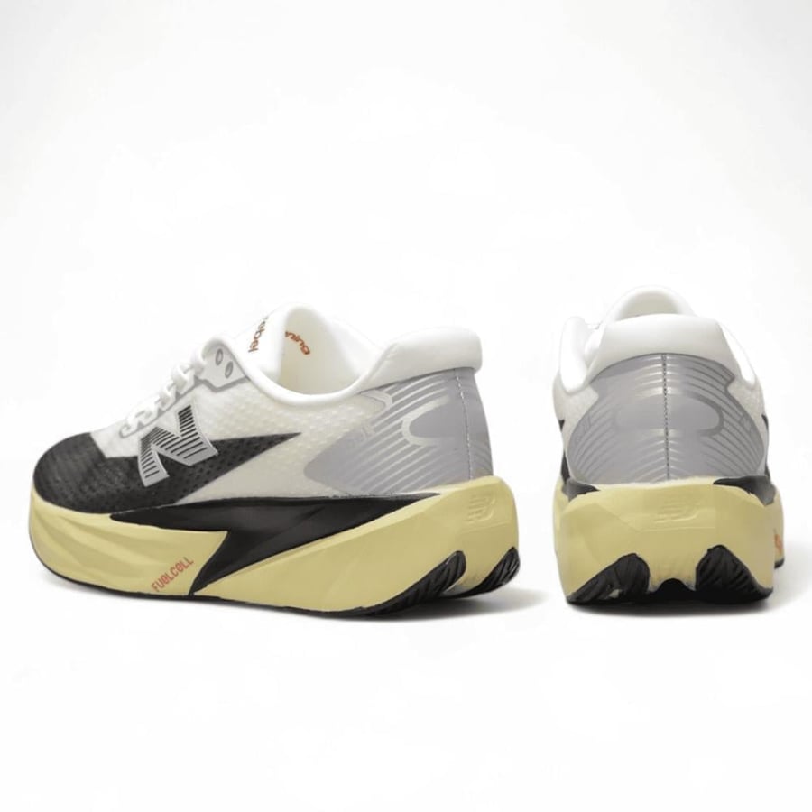 حذاء نيوبالانس فيول سيل ريبيل في 5 (New Balance FuelCell Rebel v5) ابيض مع اسود للجنسين