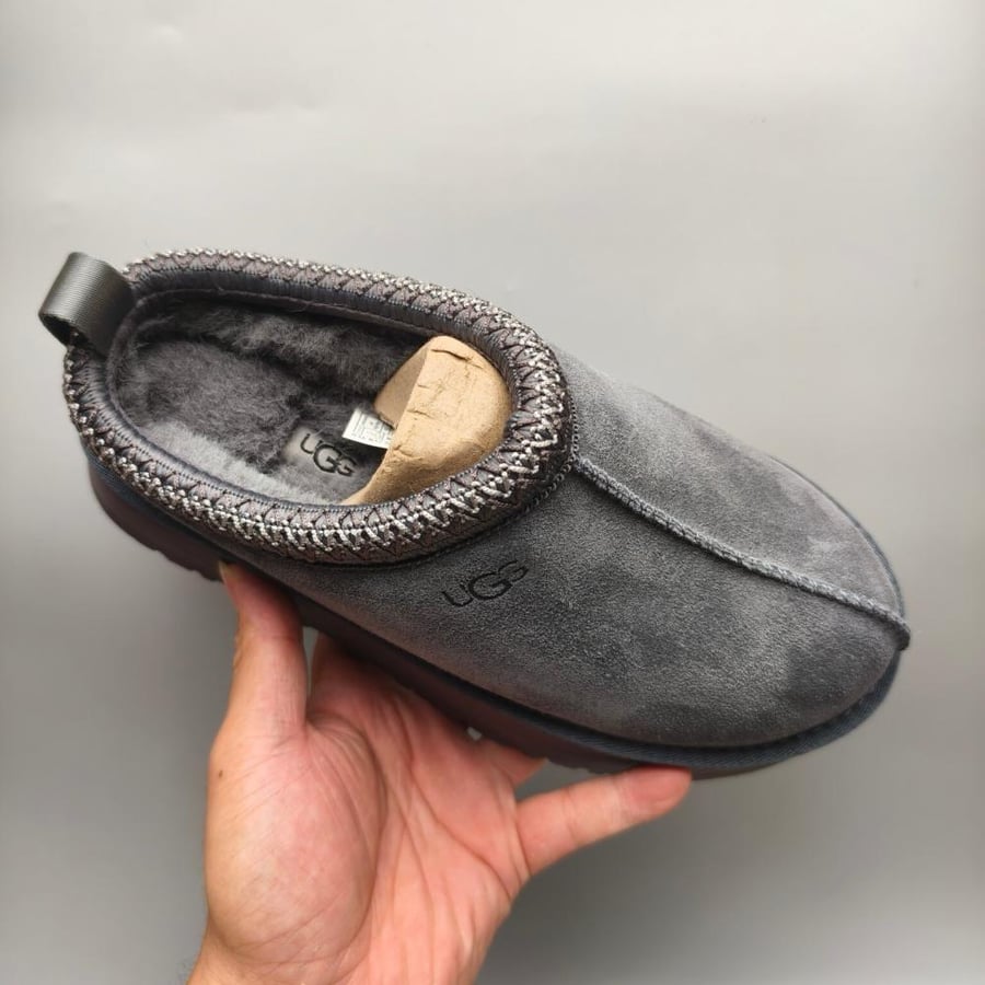 سليبر UGG شتوي باللون رمادي فاتح