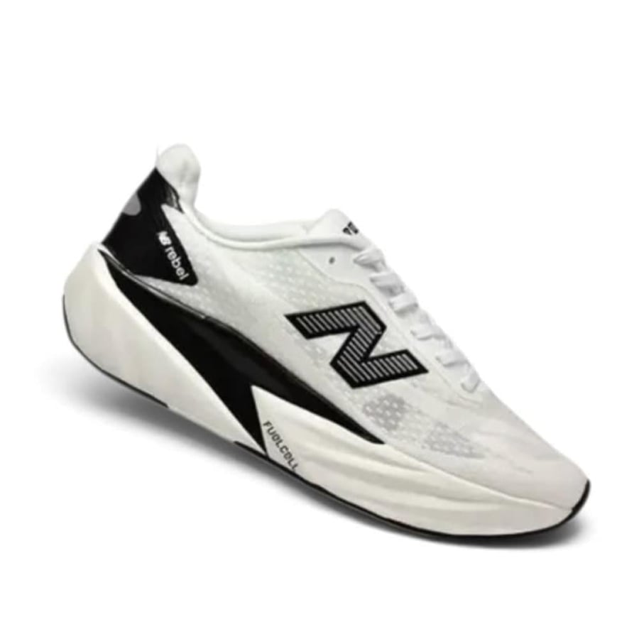 حذاء نيوبالانس فيول سيل ريبيل في 5 (New Balance FuelCell Rebel v5) ابيض واسود للجنسين