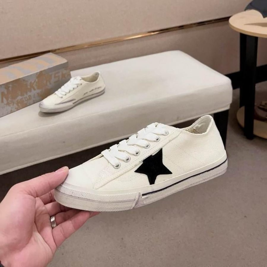 حذاء سنيكرز جولدن جوس Golden Goose