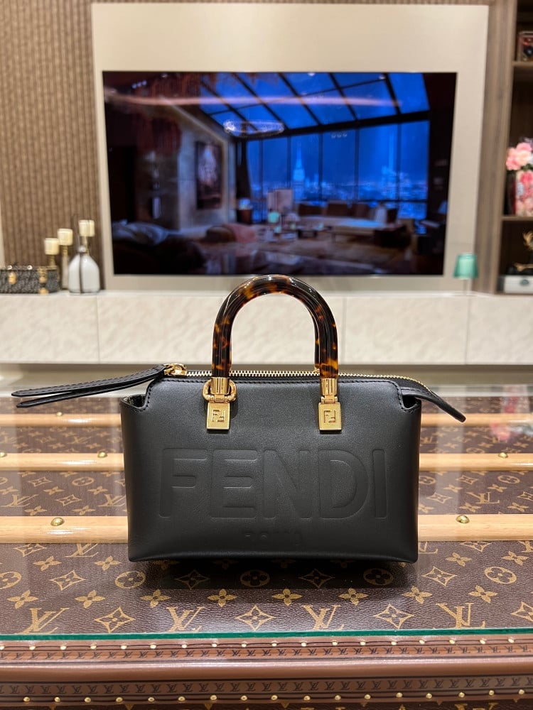 فندي باي ذا وي مقاس 20.5cm