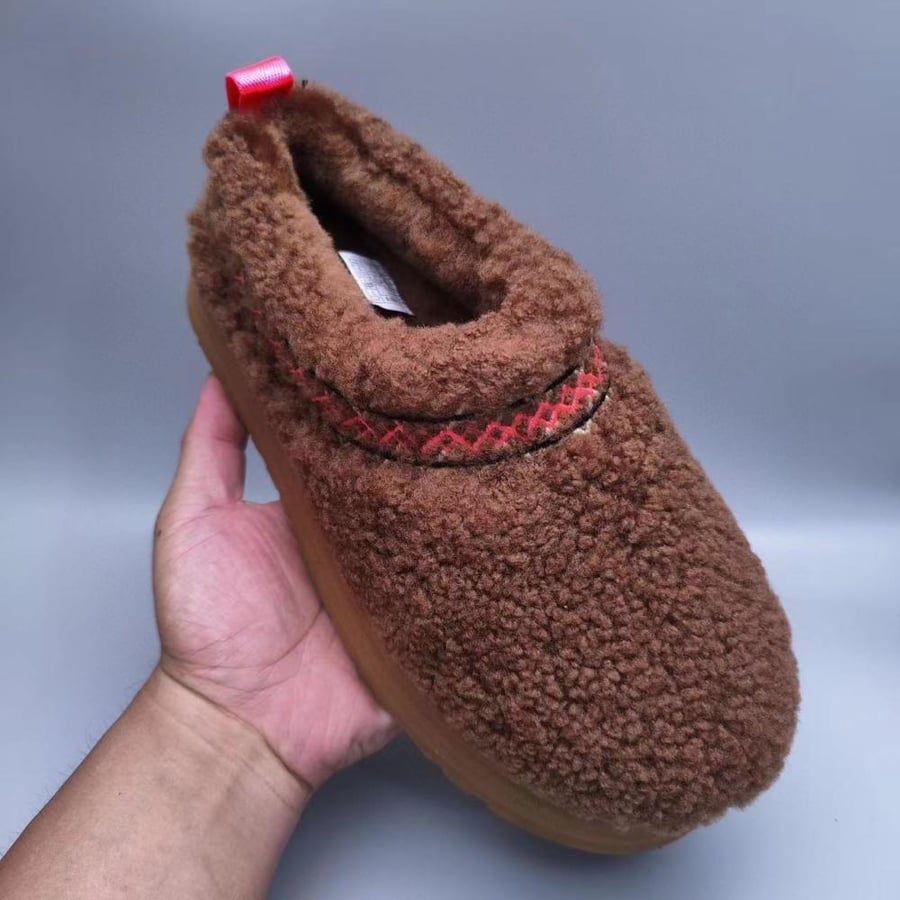 سليبر UGG شتويفرو بني