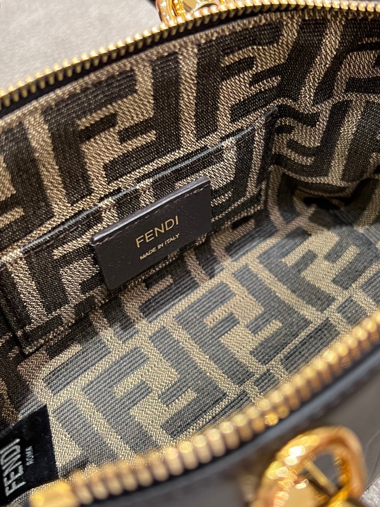 فندي باي ذا وي مقاس 20.5cm
