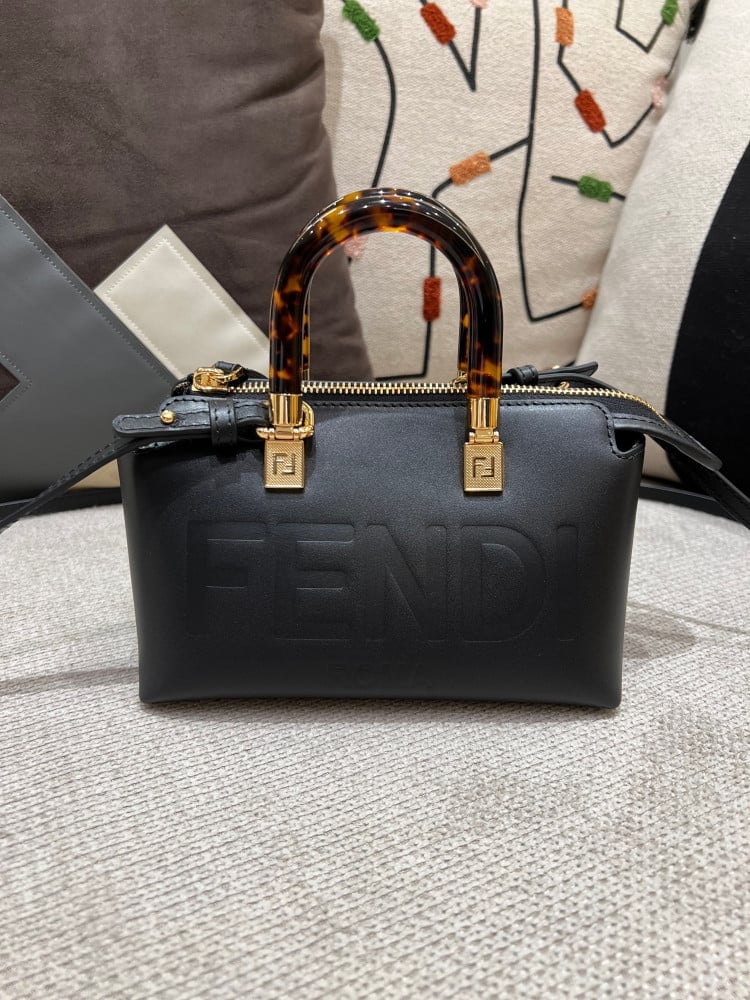 فندي باي ذا وي مقاس 20.5cm