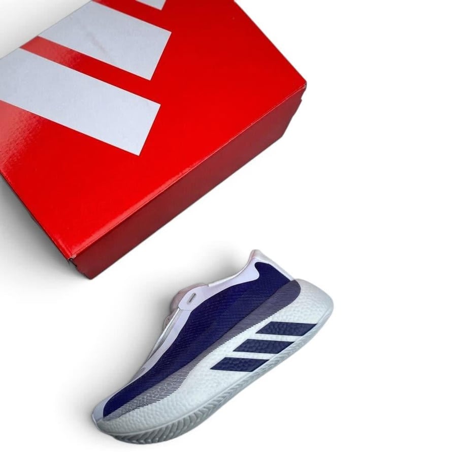 حذاء اديداس هايبربوست إيدج  Adidas Hyperboost Edg ابيض وكحلي للجنسين