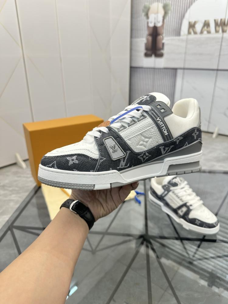 حذاء سنيكر لويس فيتون ترينر LV Trainer للجنسين