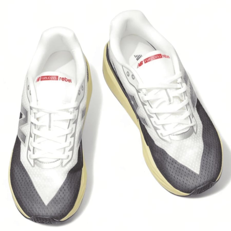 حذاء نيوبالانس فيول سيل ريبيل في 5 (New Balance FuelCell Rebel v5) ابيض مع اسود للجنسين