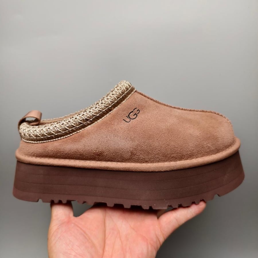 سليبر UGG شتوي باللون بيج  غامق