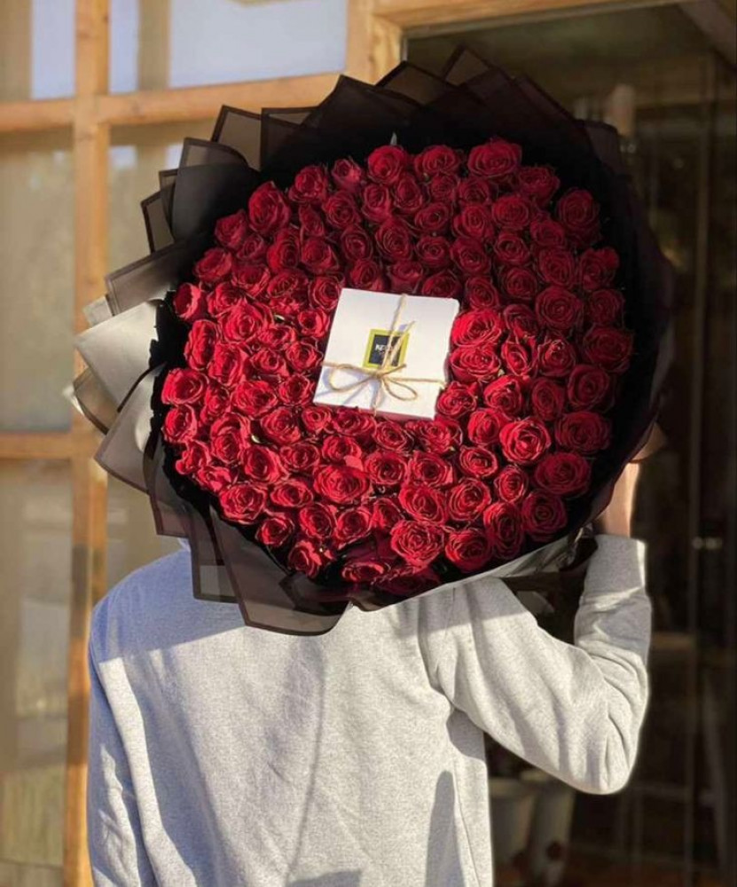 A big love bouquet of 100 flowers | Patchi chocolate