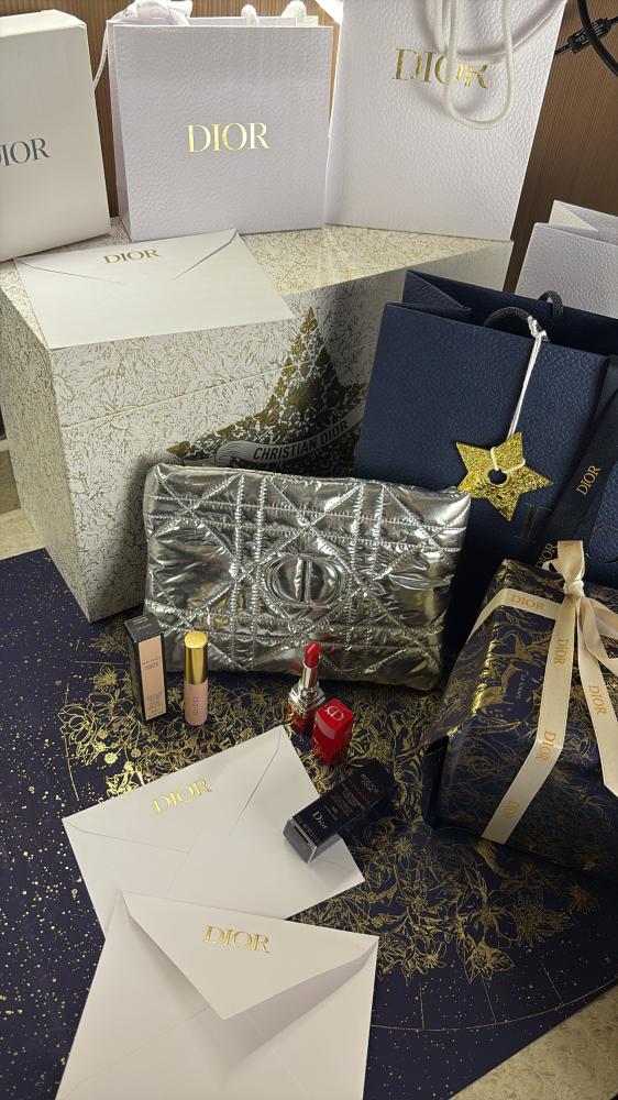 باوتش DiOR مع ميكب