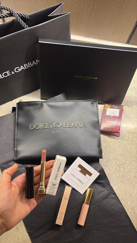 Pouch Dolce Gbana with mekup
