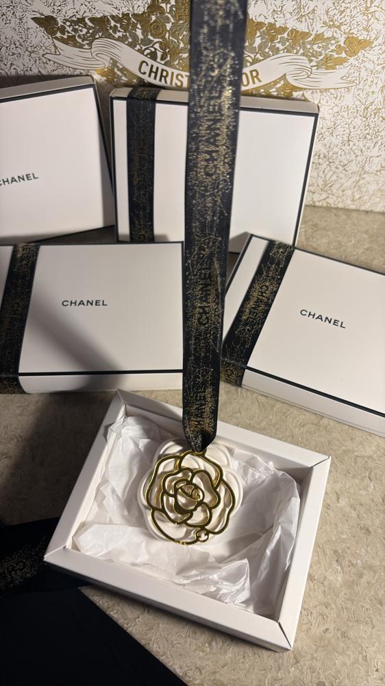 تعليقه سياره Chanel