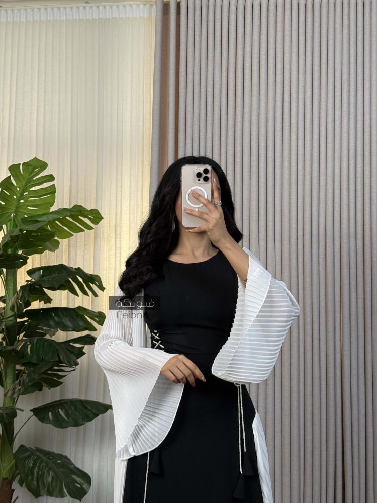 فستان اسود وابيض