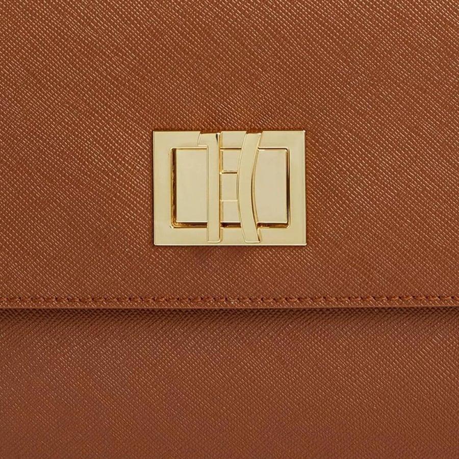 The Ferrero Martini bag with chestnut chain