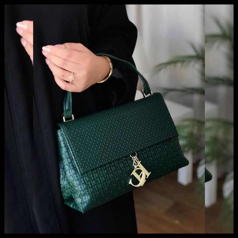 شنطة سي اتش CH هاي كوالتي مع العلبة اخضر