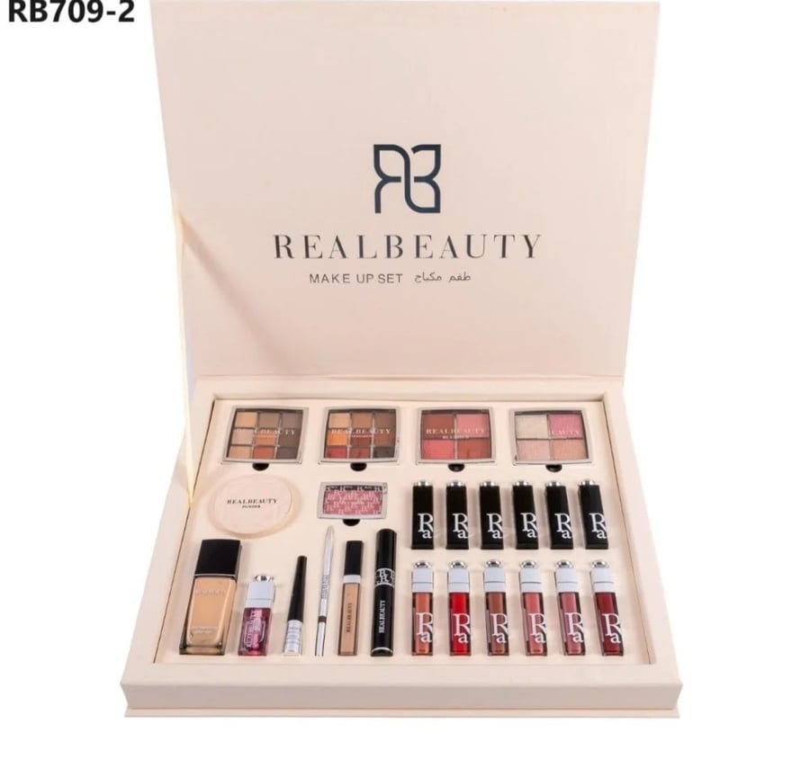 بوكس مكياج متكامل. من Real Beauty
