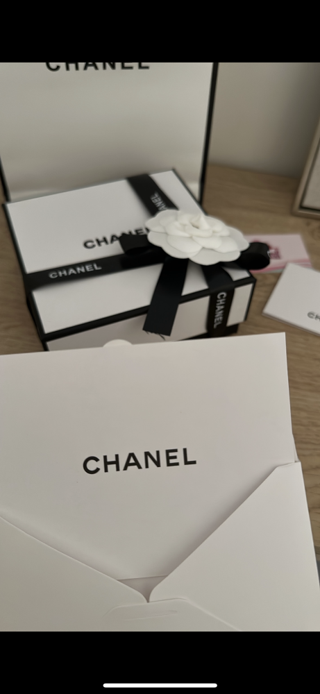 بوكس شانيل مع عطر