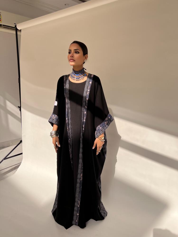 3 - Aura Abaya