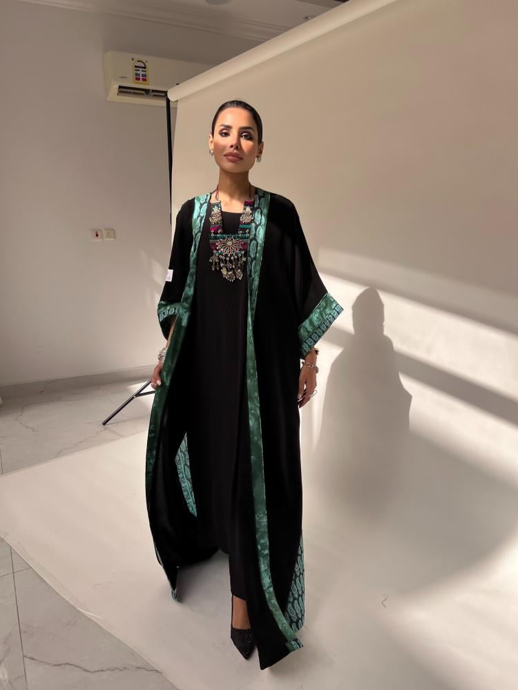 4 - Aura Abaya