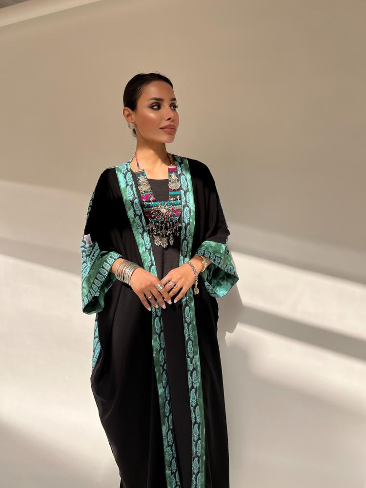 4 - Aura Abaya