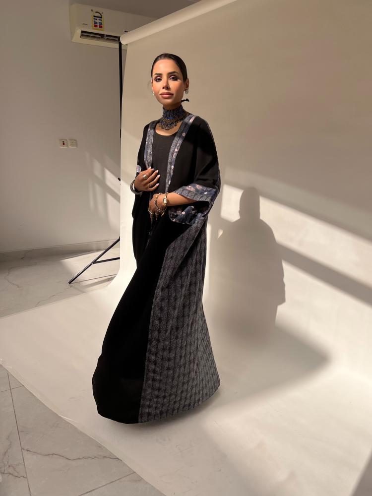 3 - Aura Abaya