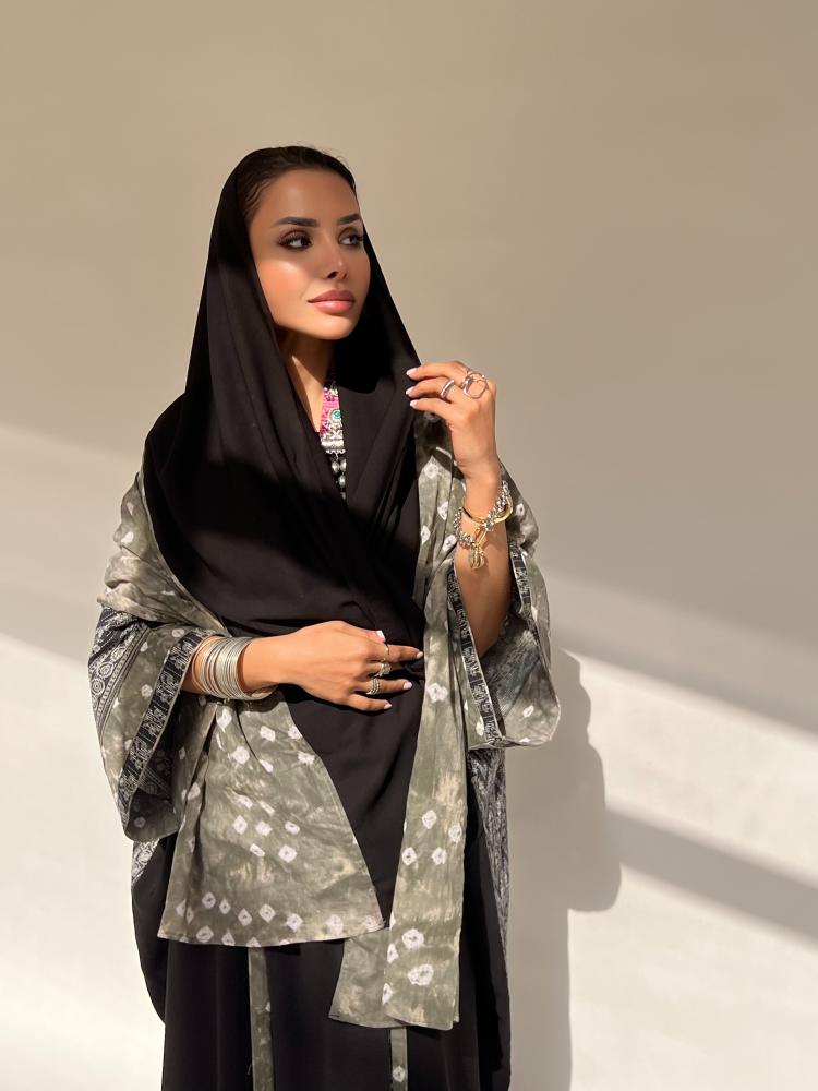 1 - Aura Abaya