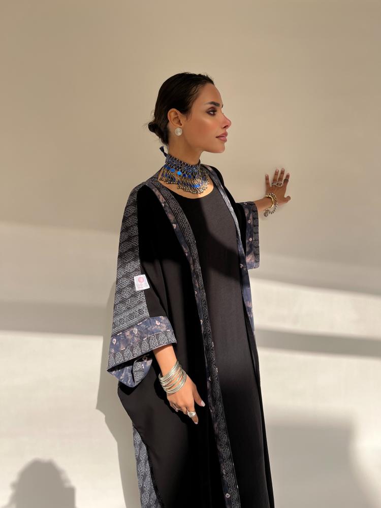 3 - Aura Abaya