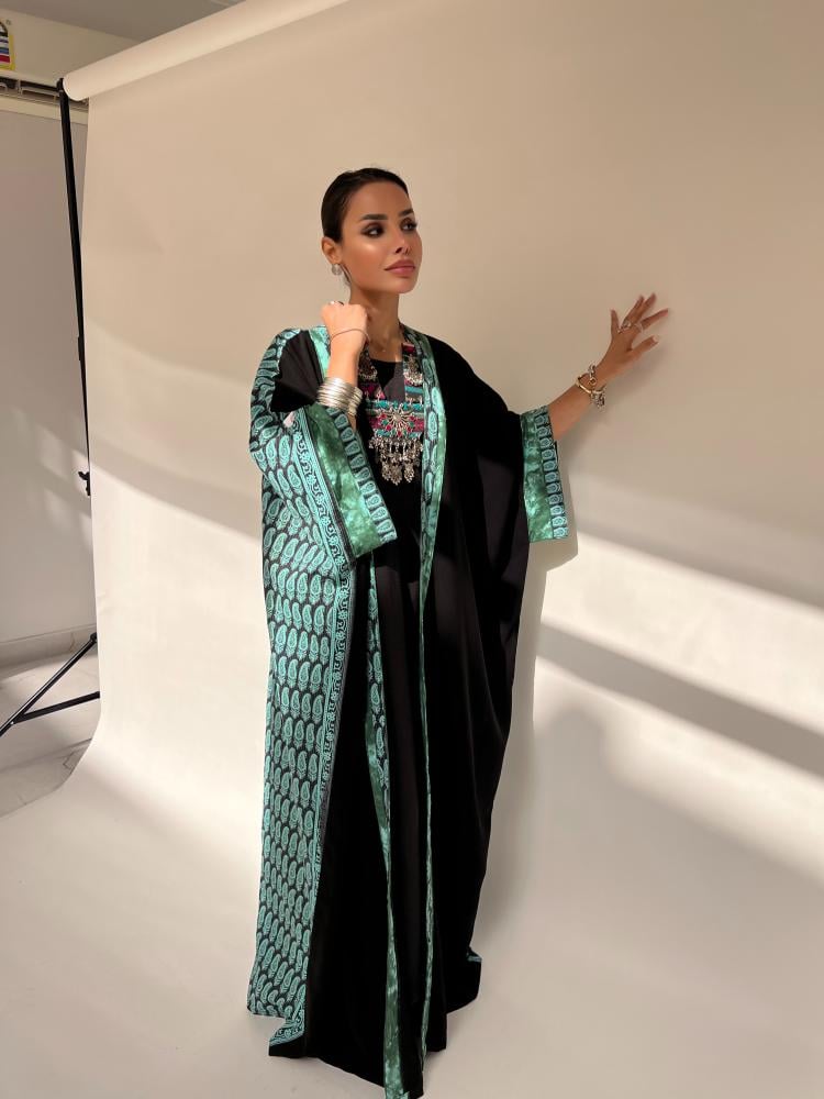 4 - Aura Abaya