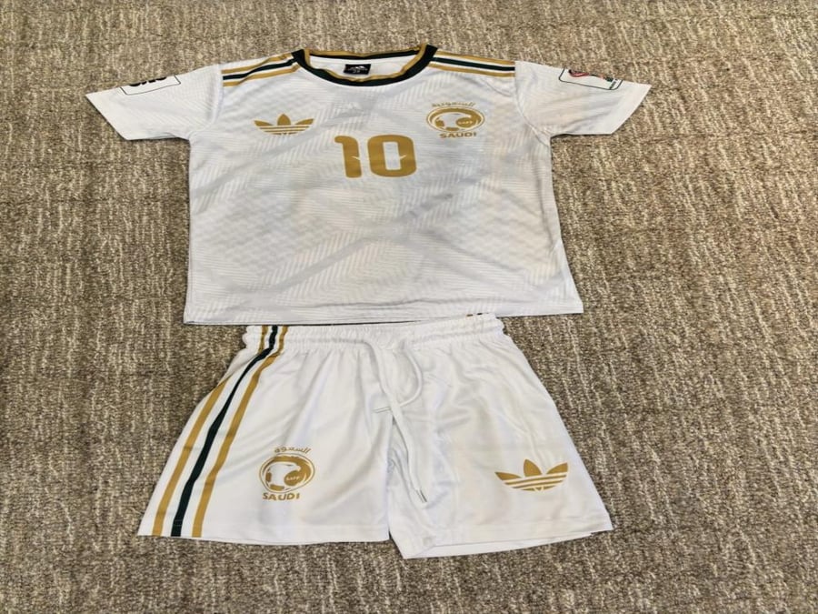 طقم المنتخب السعودي 2027 ابيض شبابي