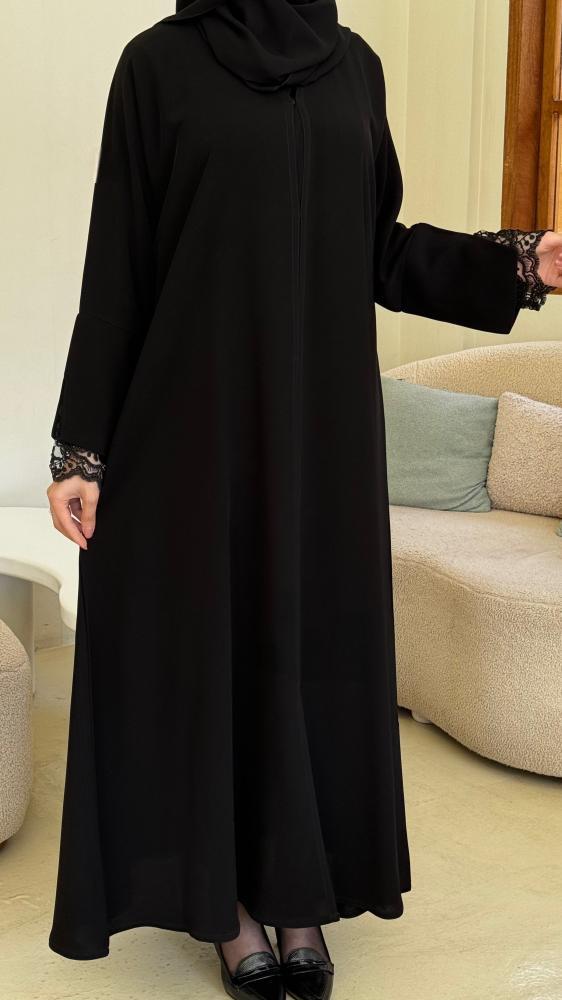 عباية باكمام دانتيل تضيف لمسة راقية تعبر عن أسلوبك الفريد