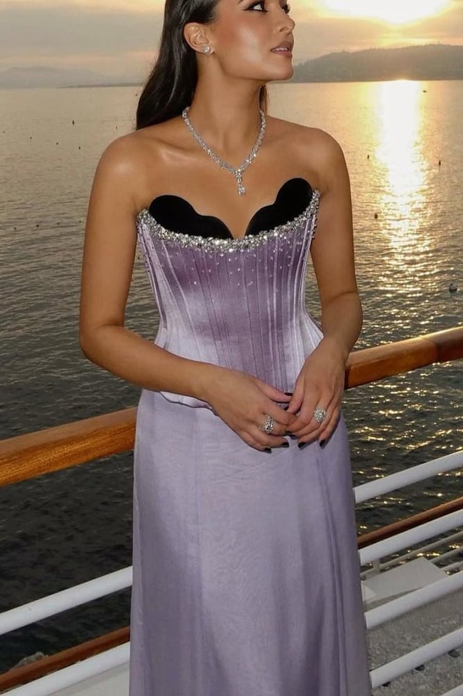 فستان سهرة طويل أرجواني وأسود