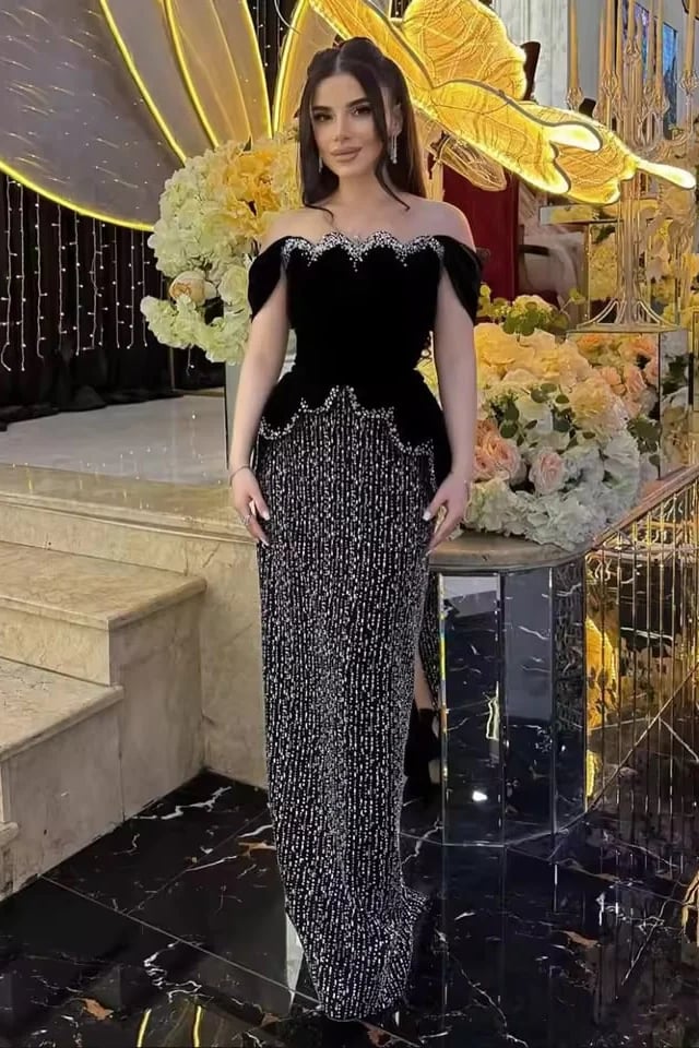 فستان سهرة كورسيه اوف شولدرز أسود مخمل شك