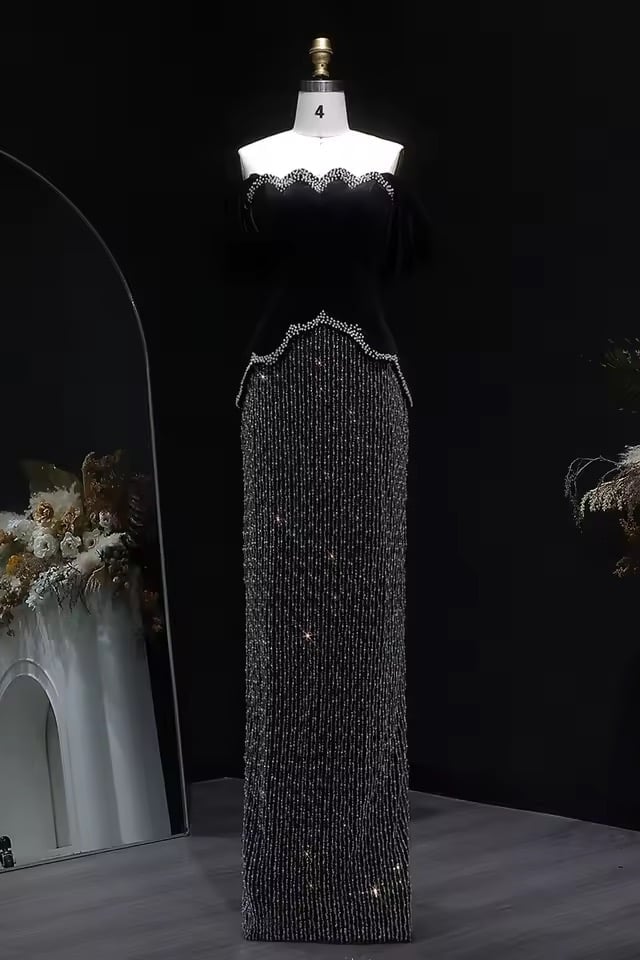 فستان سهرة كورسيه اوف شولدرز أسود مخمل شك