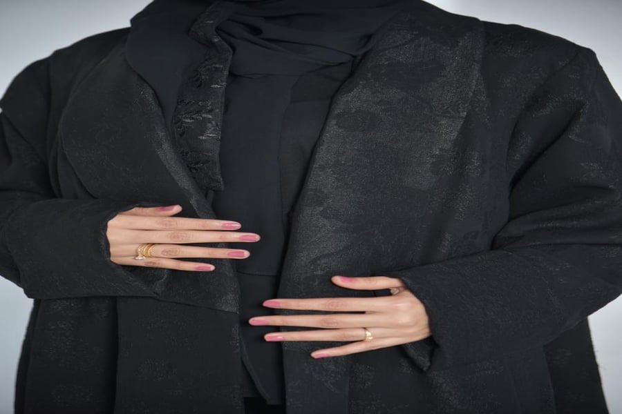 عباية سحاب لون اسود مورد