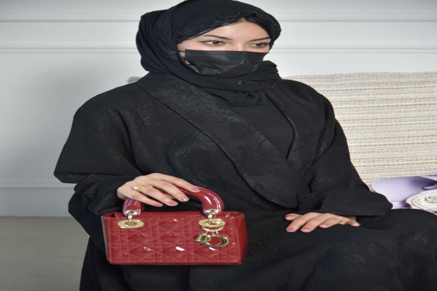 عباية سحاب لون اسود مورد