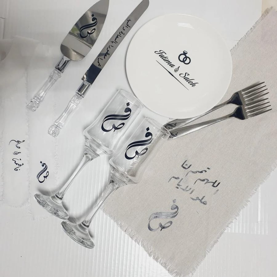 طقم صحن مع كاسات وملاعق