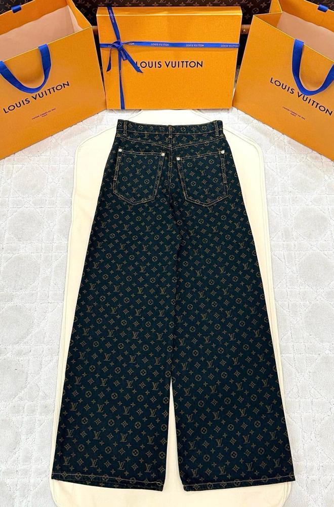 جينز lv